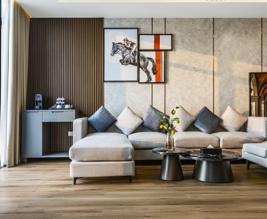 Peninsula Suite