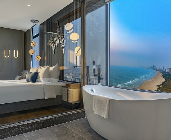 Peninsula Suite