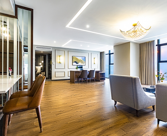 Peninsula Suite