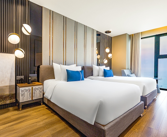 Peninsula Suite