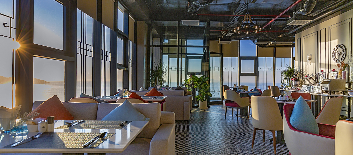 Royale Lounge