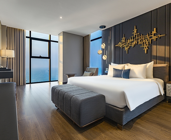 Peninsula Suite