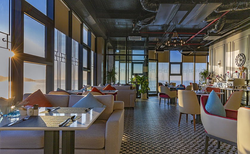 Royale Lounge